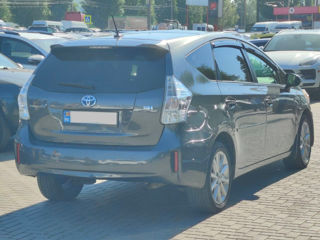 Toyota Prius v foto 3