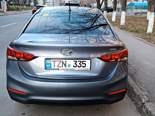 Hyundai Accent foto 2