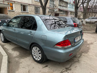 Mitsubishi Lancer foto 2