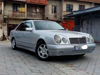 Mercedes E-Class foto 8