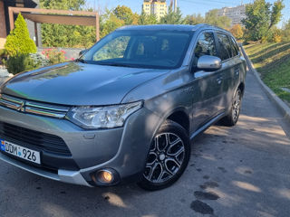 Mitsubishi Outlander foto 2