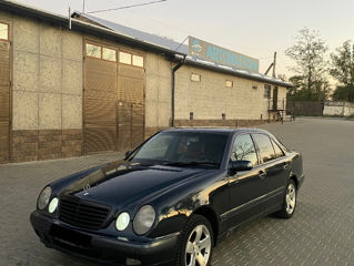 Mercedes E-Class foto 4