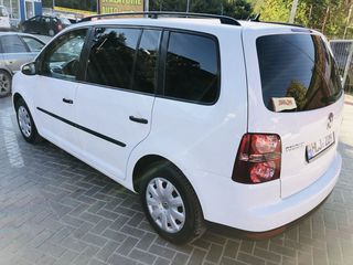 Volkswagen Touran foto 4