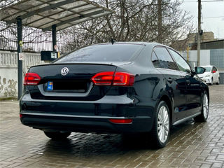 Volkswagen Jetta foto 4