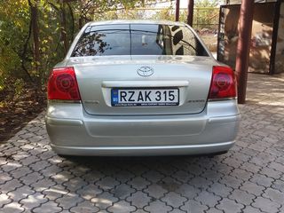 Toyota Avensis foto 4