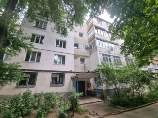 Apartament cu 3 camere, 65 m², Podul Chișinăului, Bălți foto 1