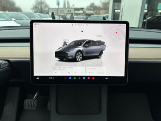 Tesla Model Y foto 12