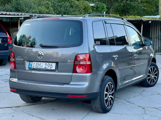 Volkswagen Touran foto 4