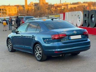 Volkswagen Jetta foto 8