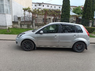 Ford Fiesta foto 3