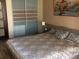 Se oferă în chirie  apartament cu 2 camere/ Sector Centru foto 1