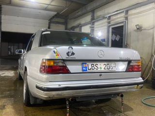 Mercedes Series (W124)