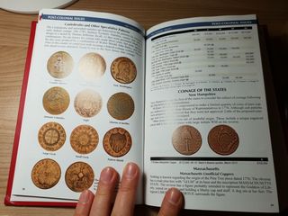 Продам каталог монет США.A Guide Book of United States Coins 2017: The Official Red Book foto 2