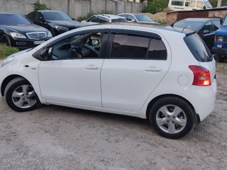 Toyota Yaris фото 7