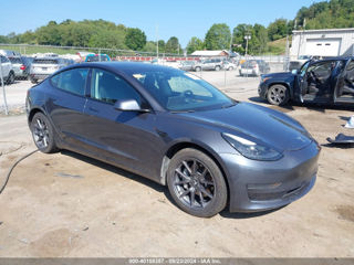 Tesla Model 3 foto 1