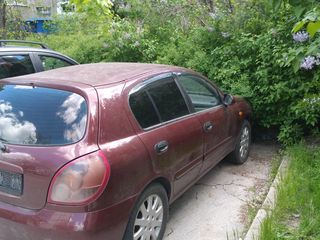 Nissan Almera foto 1