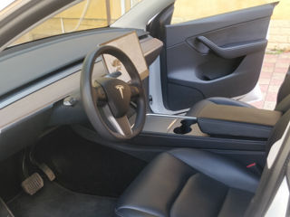 Tesla Model Y foto 7