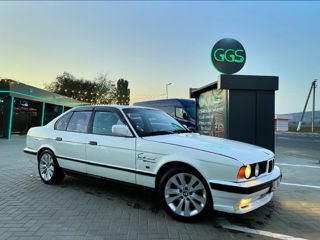 BMW 5 Series foto 2