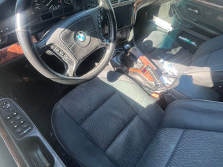 BMW 5 Series foto 3