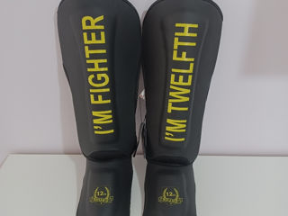 Leg Guards + Cască 12th Round