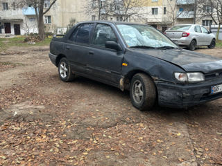 Nissan Sunny foto 2