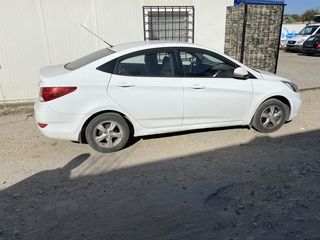 Hyundai Accent foto 1