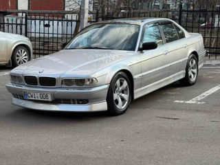 BMW 7 Series фото 1