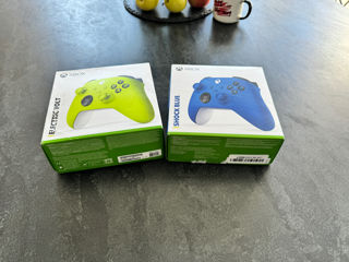 Xbox Controllers original Electric Volt + Shock Blue