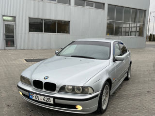 BMW 5 Series foto 2