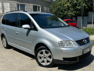 Volkswagen Touran foto 2