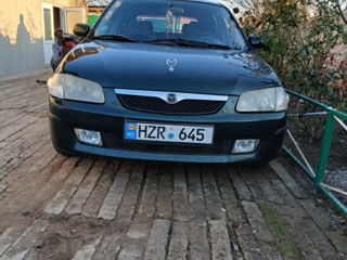 Mazda 323 foto 3