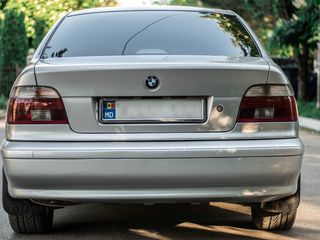 BMW 5 Series foto 8