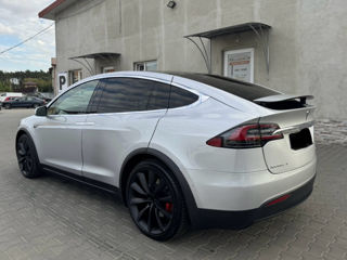 Tesla Model X foto 5