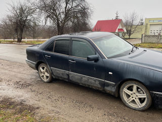 Mercedes E-Class foto 2