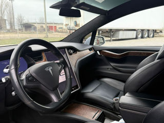 Tesla Model X foto 2