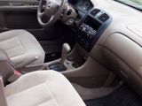 Mazda 323 foto 2