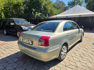 Toyota Avensis foto 2