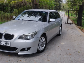 BMW 5 Series Touring foto 2