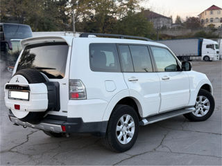 Mitsubishi Pajero foto 2