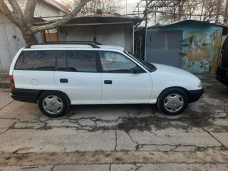 Opel Astra foto 2