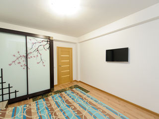 Apartament cu 3 camere în bloc nou, Centru, 600 € ! foto 4