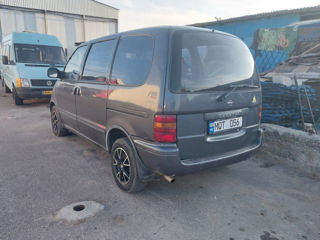 Nissan Serena foto 6