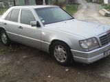 Mercedes Series (W124) foto 3