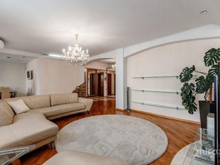 3-х комнатная квартира, 127 м², Центр, Кишинёв