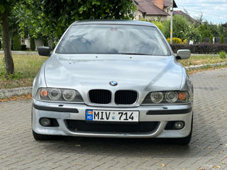 BMW 5 Series foto 2