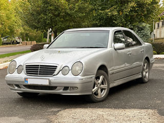 Mercedes E-Class foto 1