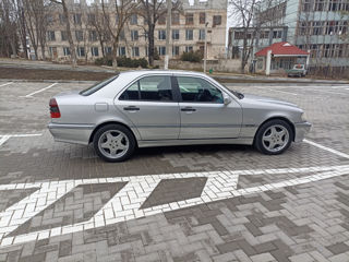 Mercedes C-Class foto 4