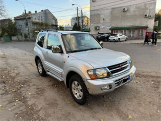 Mitsubishi Pajero foto 2