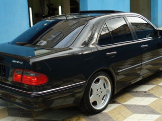 Mercedes E-Class foto 1