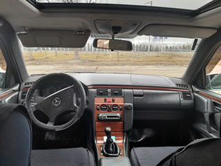 Mercedes E-Class foto 4